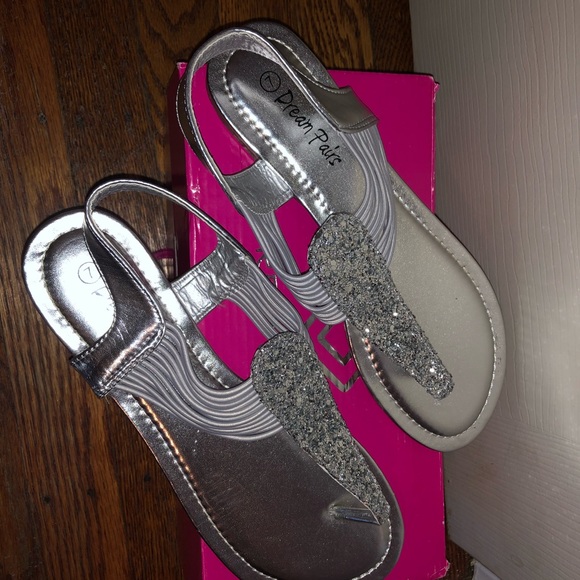 Thong Sandals - Picture 4 of 5